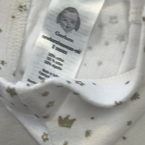 Gerber - Soft Pink Newborn "Princess" top, pants, and hat set w/ gold design - Picture 3 of 6